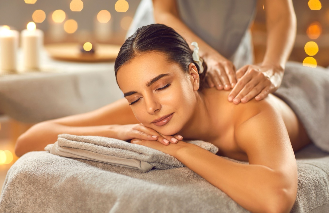 Mains en plein massage